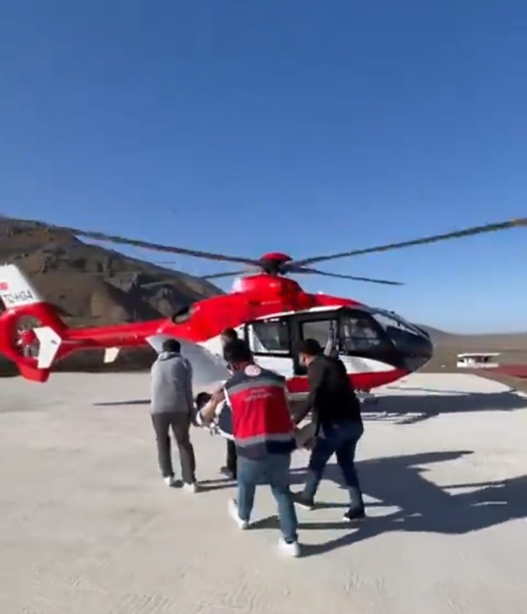 Van’da ambulans helikopter 64 yaşındaki hasta için havalandı