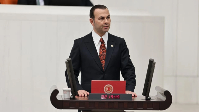 İYİ Parti'den AK Parti'ye geçen Seyithan İzsiz: Tekrardan yuvamda olmanın mutluluğunu yaşıyorum