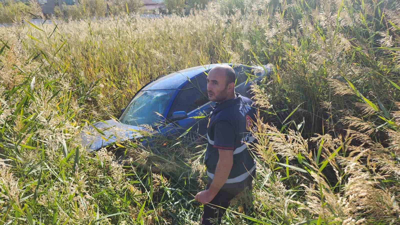 Van’da otomobil kontrolden çıktı: 3 yaralı