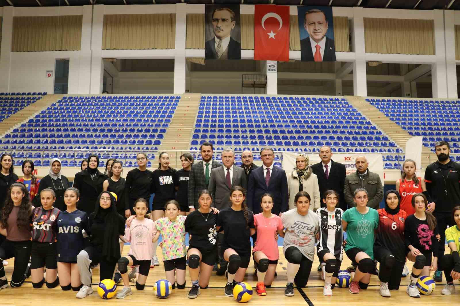 Bakan Bak: “Hiç kimse bu ülkeye diz çöktüremeyecek”
