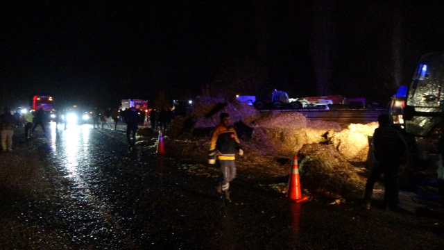 Malatya'da saman yüklü tır devrildi: 1 polis şehit, 1 polis yaralı