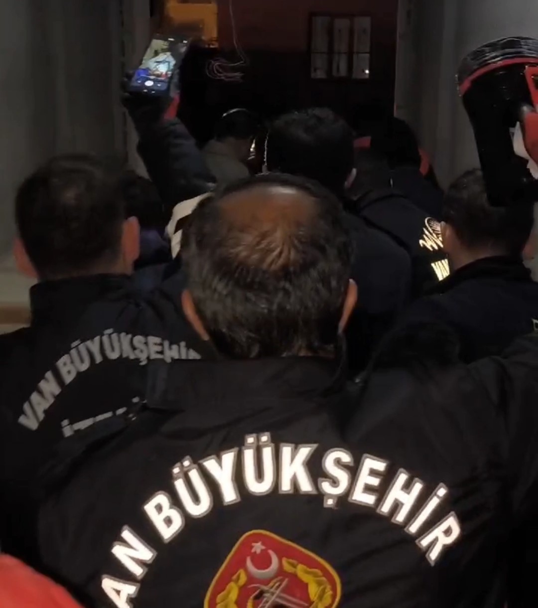 Van’da asansör boşluğuna düşen şahıs yaralandı