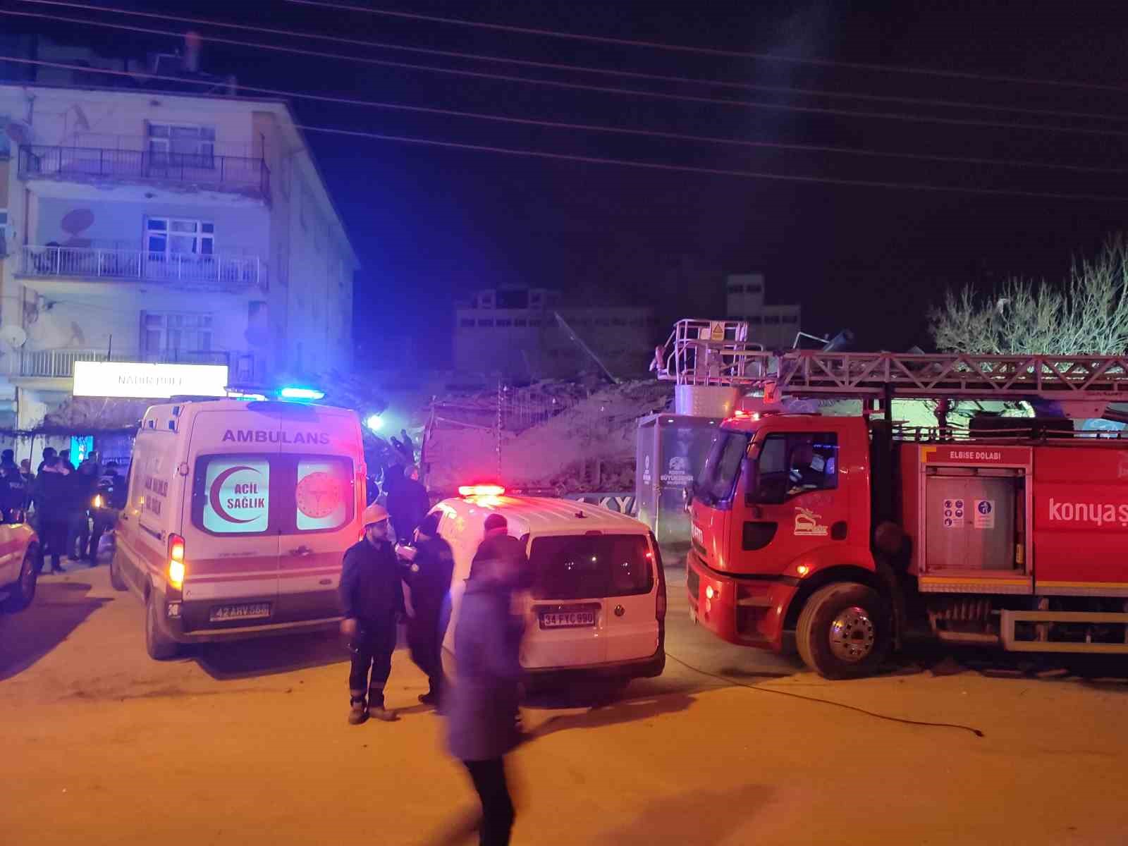Konya’da 4 katlı bina çöktü