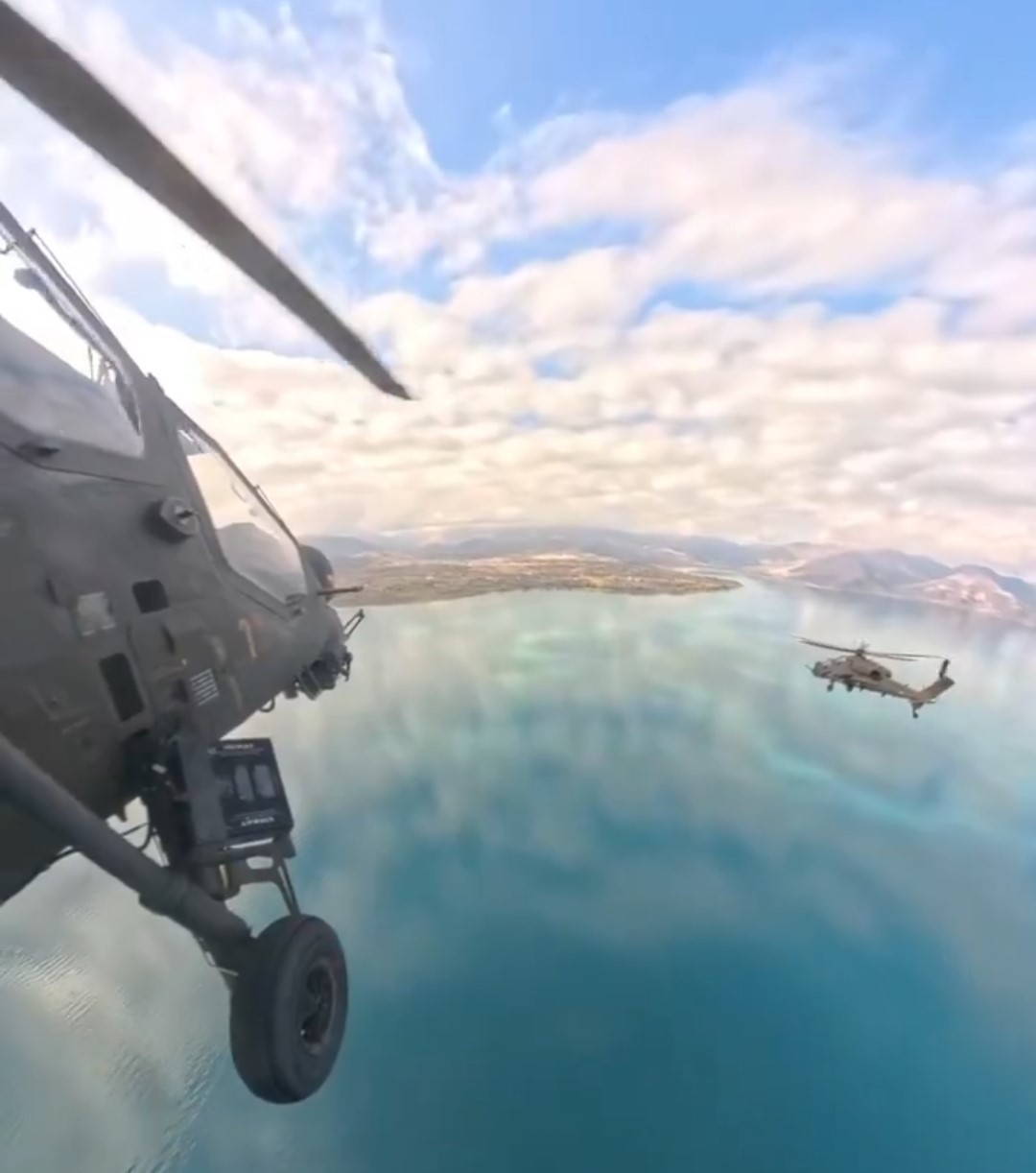 Atak helikopterin kamerasından Van Gölü  ile Akdamar Adası