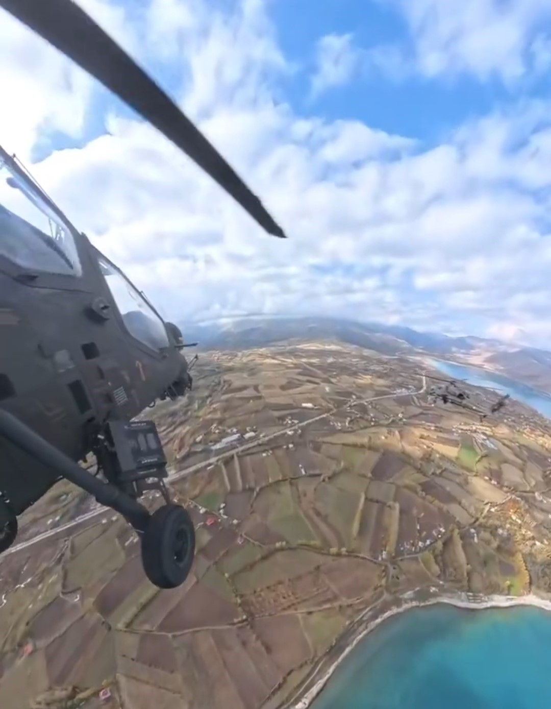 Atak helikopterin kamerasından Van Gölü  ile Akdamar Adası