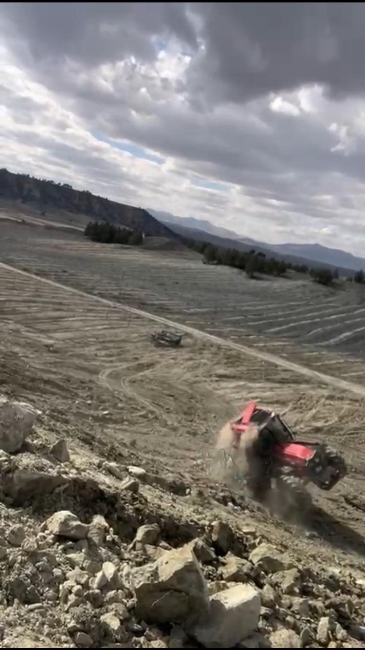 Tarlasının sürülüşünü çekerken traktörün altında kalan sürücü öldü
