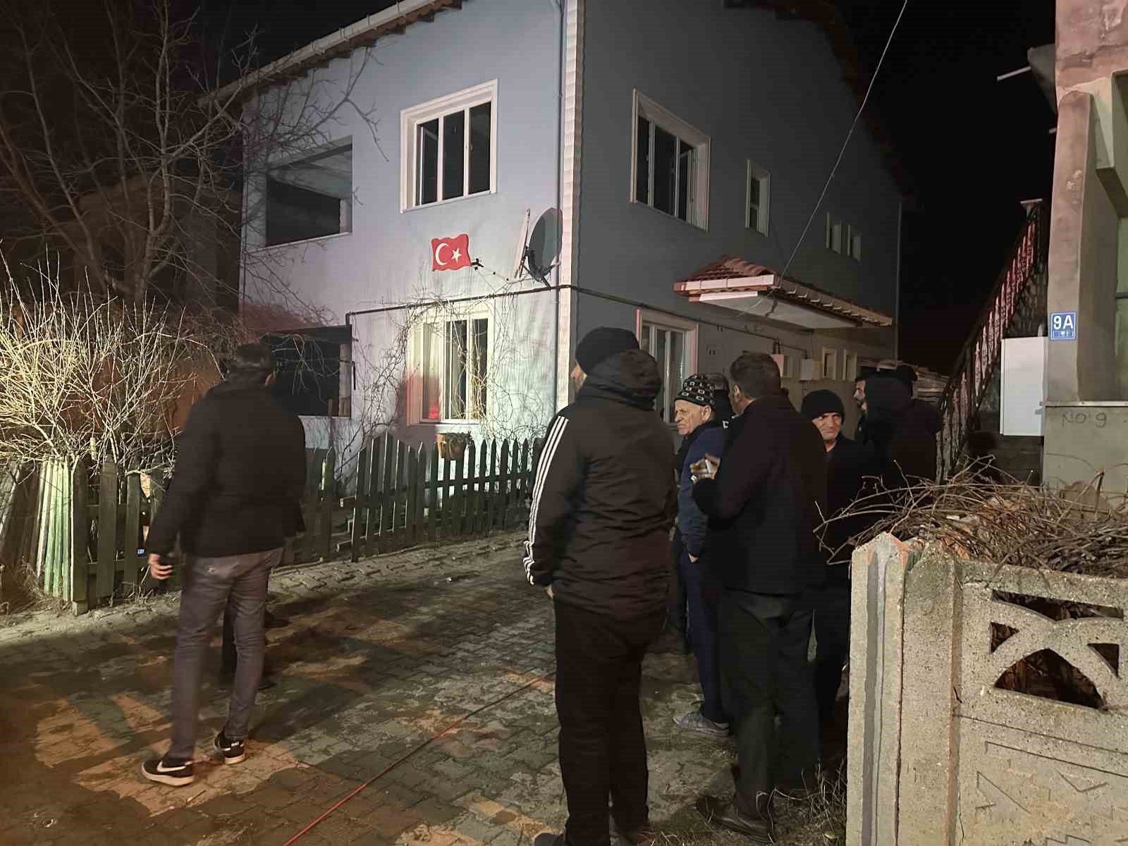 Buzdolabı motoru patladı, evde yangın çıktı