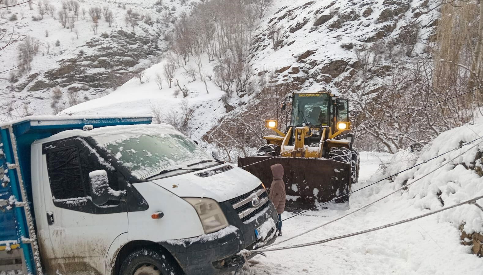 Van’da kar yağışı: 264 yerleşim yerinin yolu kapandı