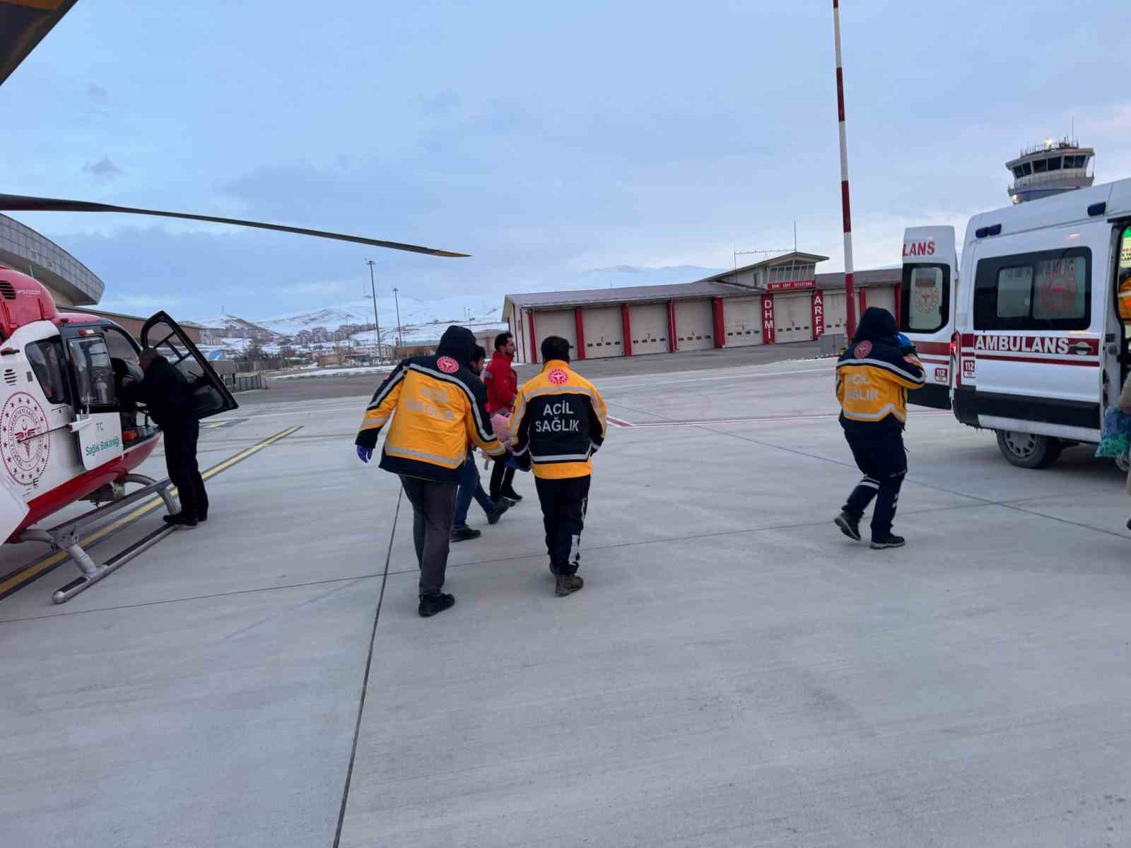 Hakkari’de 8 yaşındaki hasta helikopterle Van’a sevk edildi