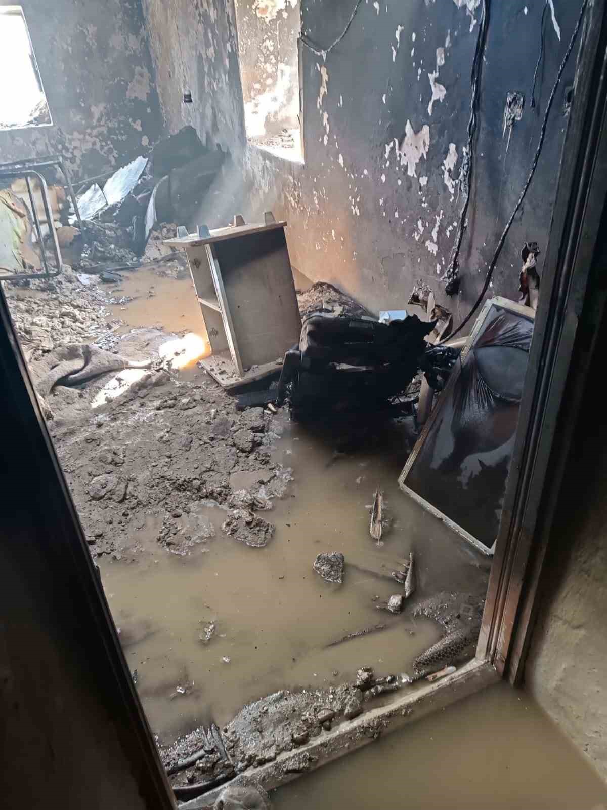 Van’ın Başkale ilçesinde ev yangını