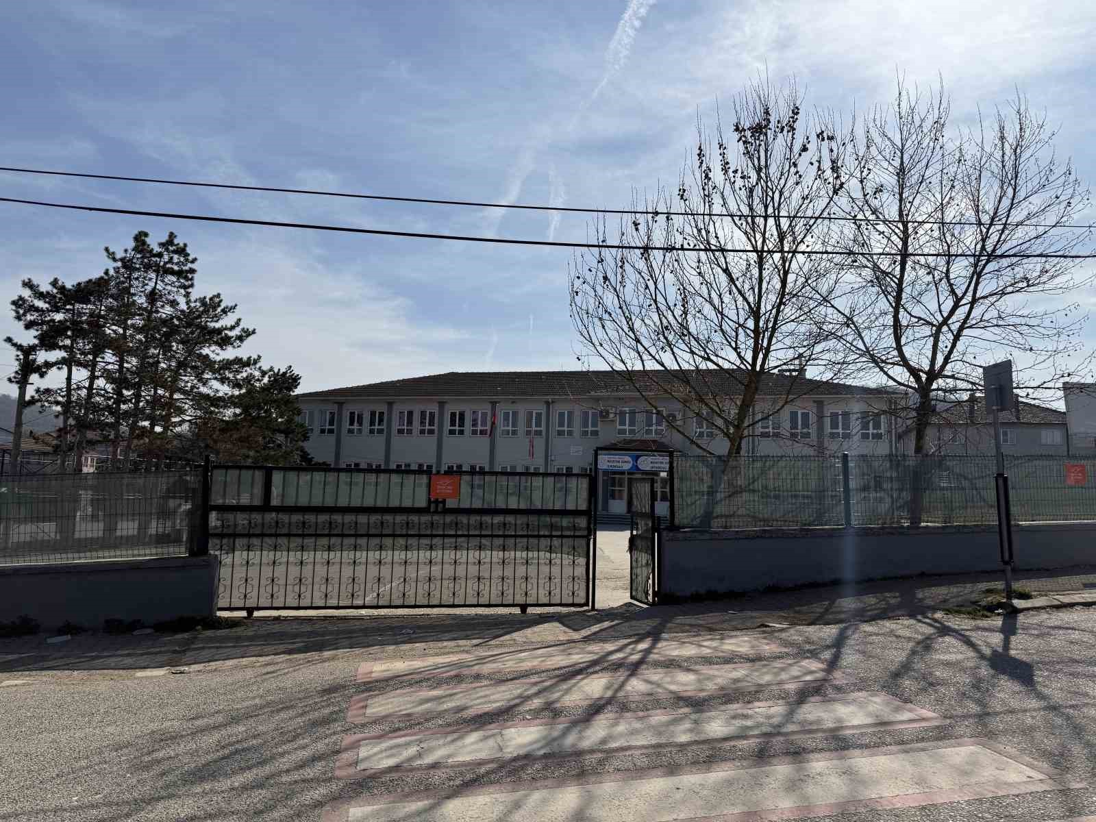 Okul müdürünün bıçaklandığı olayda yeni detay: Saldırganın babası okuldaki işlere yardım ediyormuş