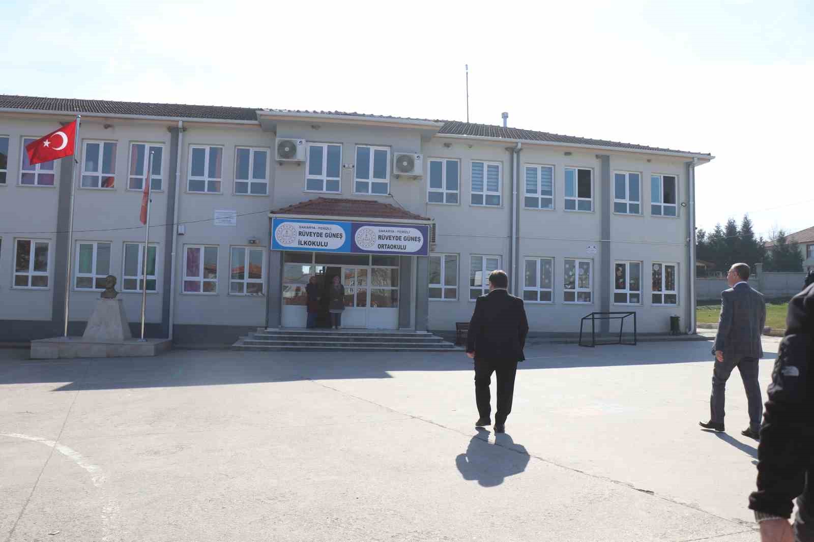 Okul müdürünün bıçaklandığı olayda yeni detay: Saldırganın babası okuldaki işlere yardım ediyormuş