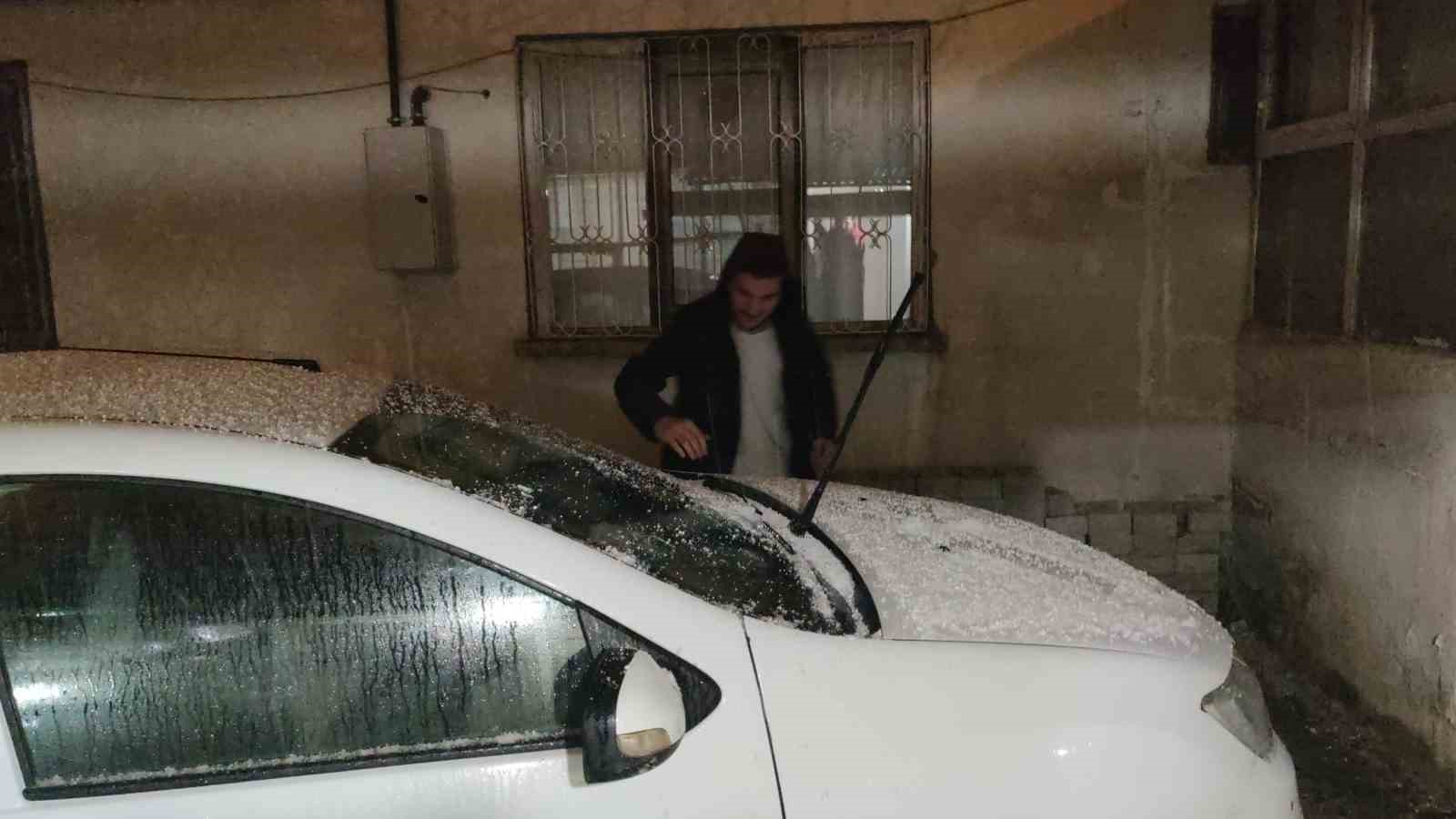 Van’da dolu yağışı etkili oldu