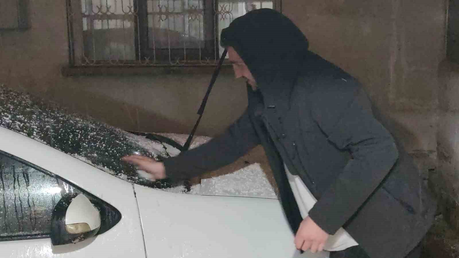Van’da dolu yağışı etkili oldu