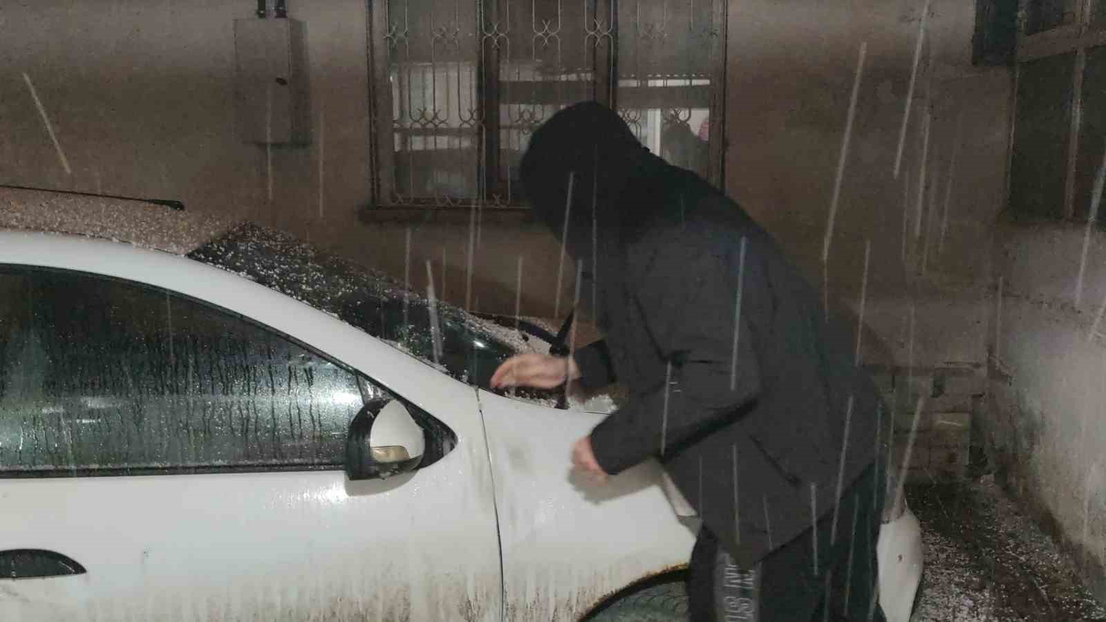 Van’da dolu yağışı etkili oldu