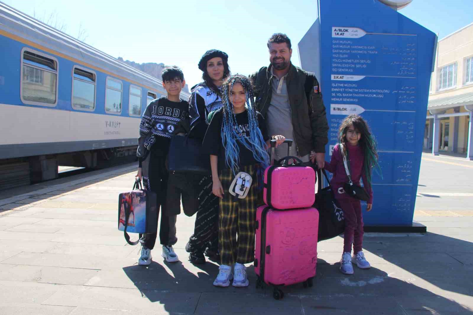 İranlı turistler nevruz için Tahran-Van trenini tercih etti