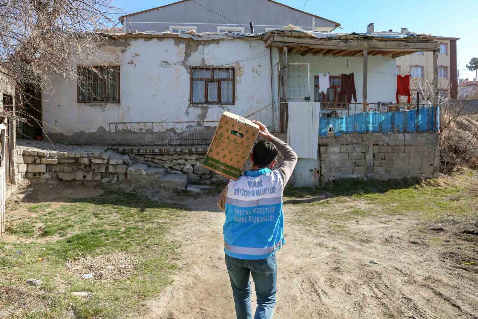 Van Büyükşehir Belediyesi 13 bin aileye Ramazan kolisi dağıtıyor