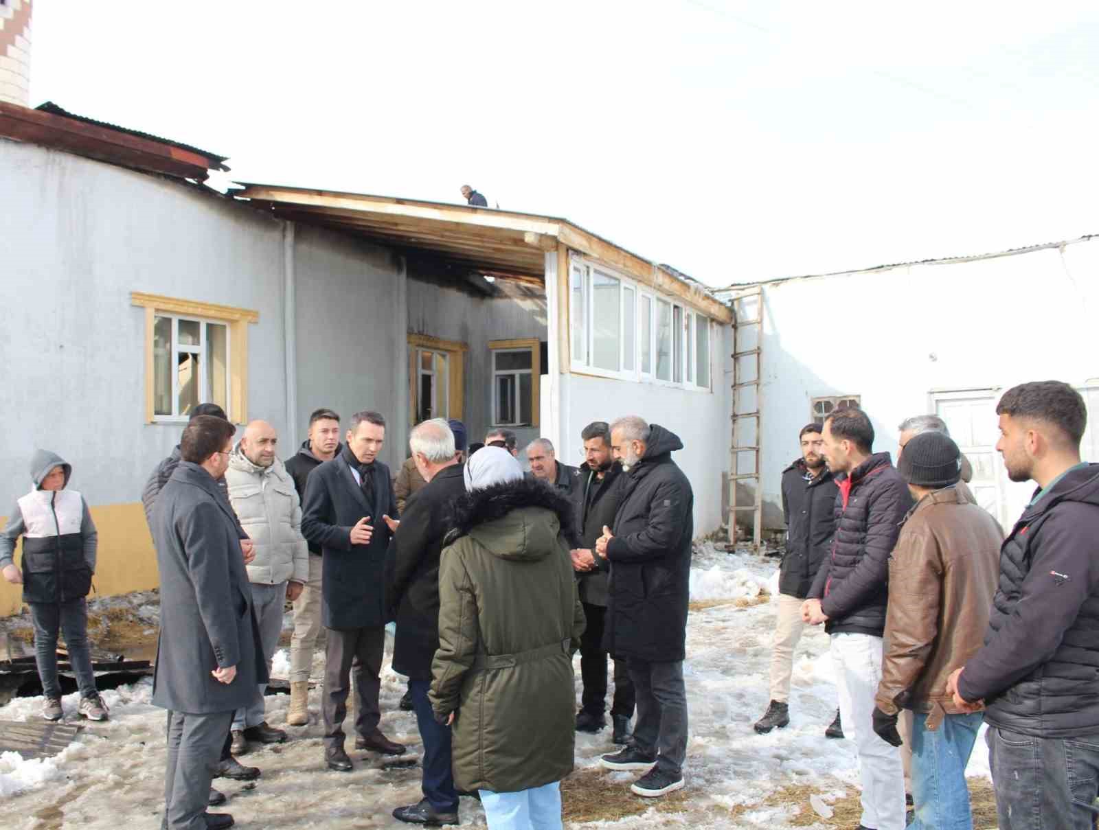 Kaymakam Bakan yanan camide incelemede bulundu