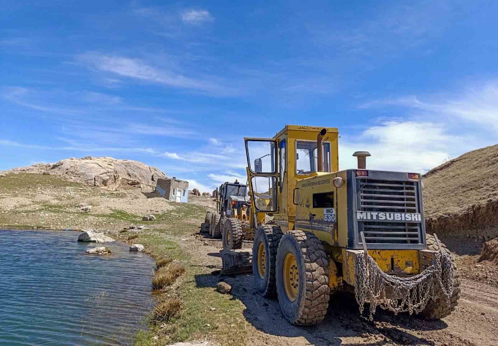 Van Büyükşehir Belediyesinin yol ve altyapı çalışmaları sürüyor