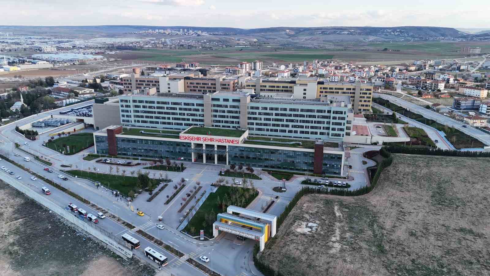 Evrakları karışan fıtık hastası safra kesesi ameliyatına alınırken imdadına babası yetişti