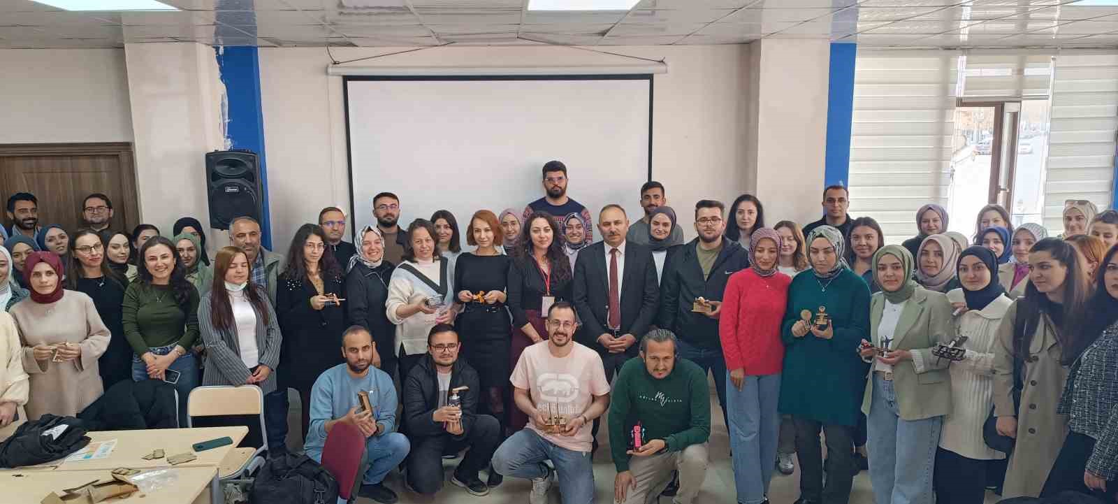 Muradiye’de öğretmenlere yönelik STEM çalıştayı düzenlendi