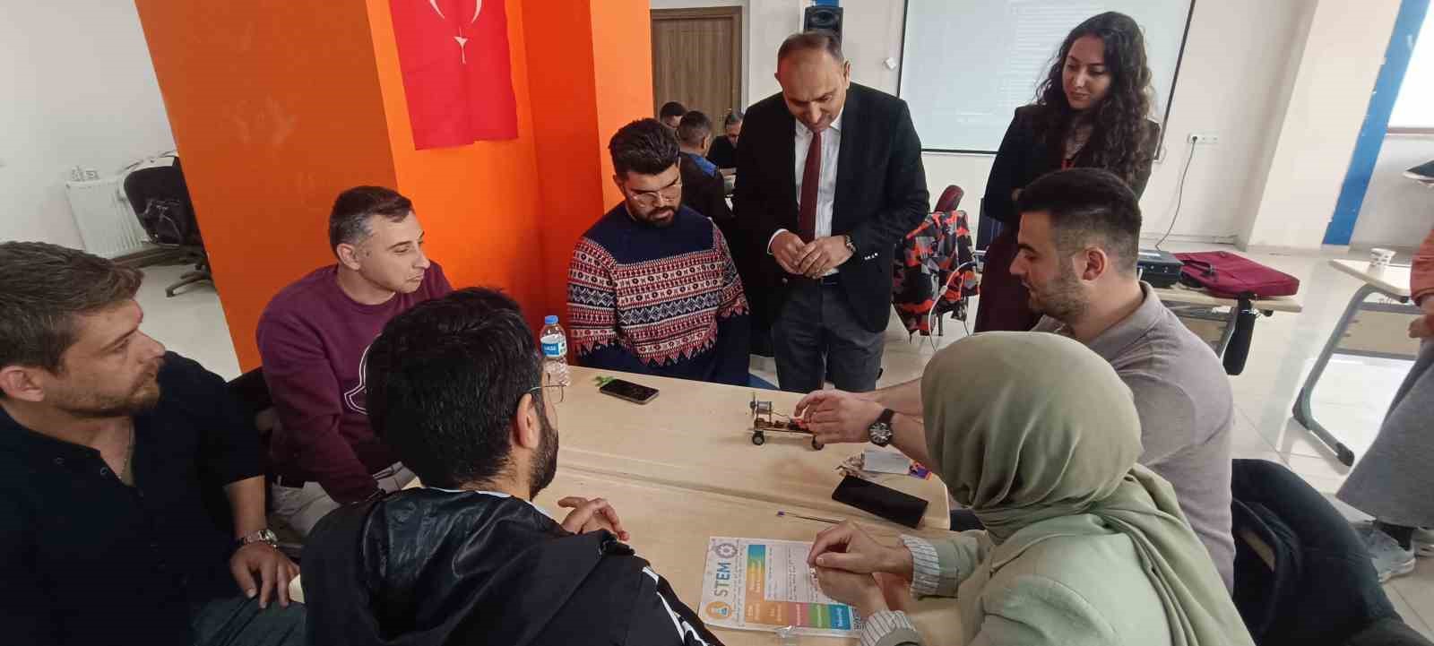 Muradiye’de öğretmenlere yönelik STEM çalıştayı düzenlendi