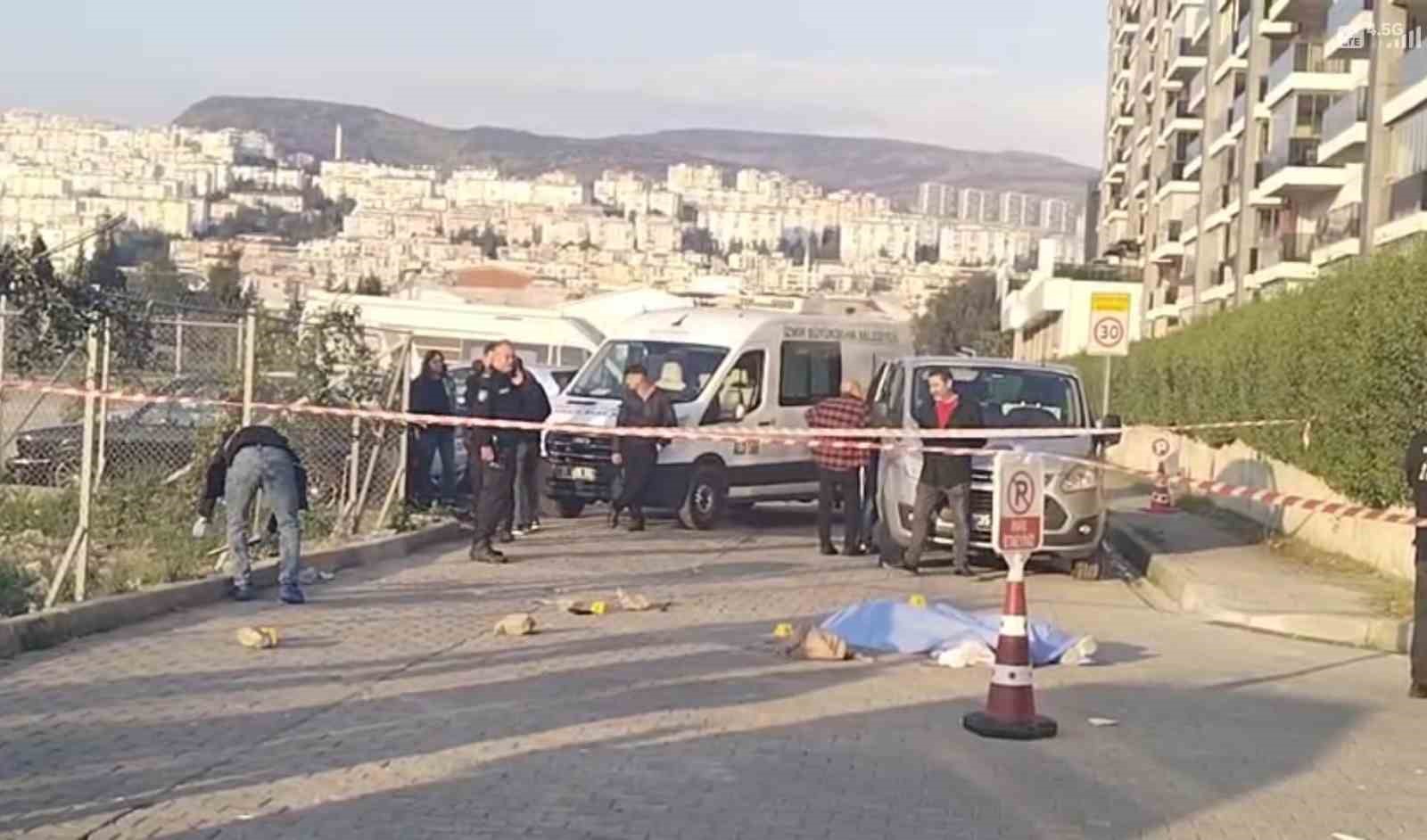 Sokak ortasında eski nişanlısını ve annesini vurup intihar etti