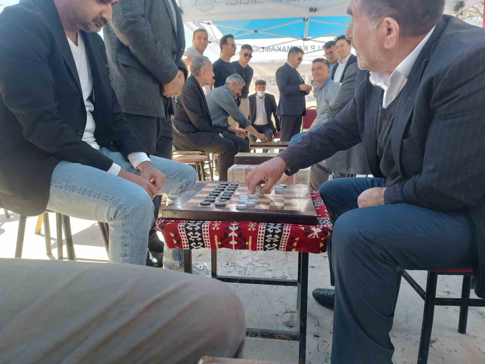 Özalp’te ‘Dama Turnuvası’ başladı