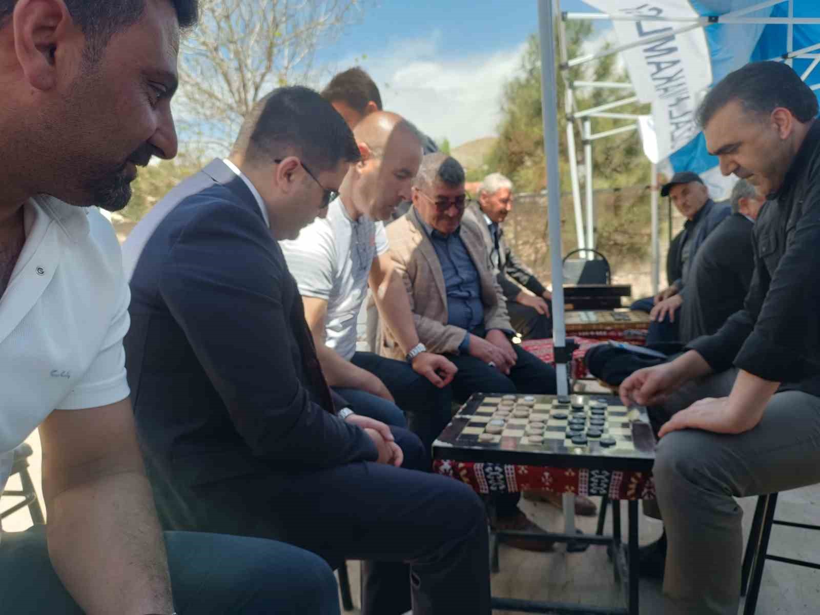Özalp’te ‘Dama Turnuvası’ başladı
