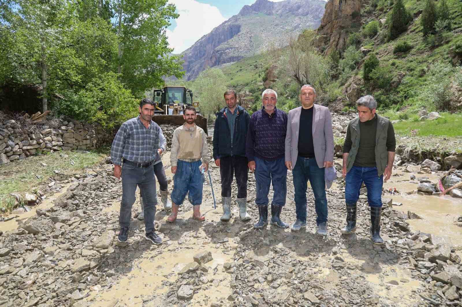 Başkale’de sağanak sonucu taşkın meydana geldi