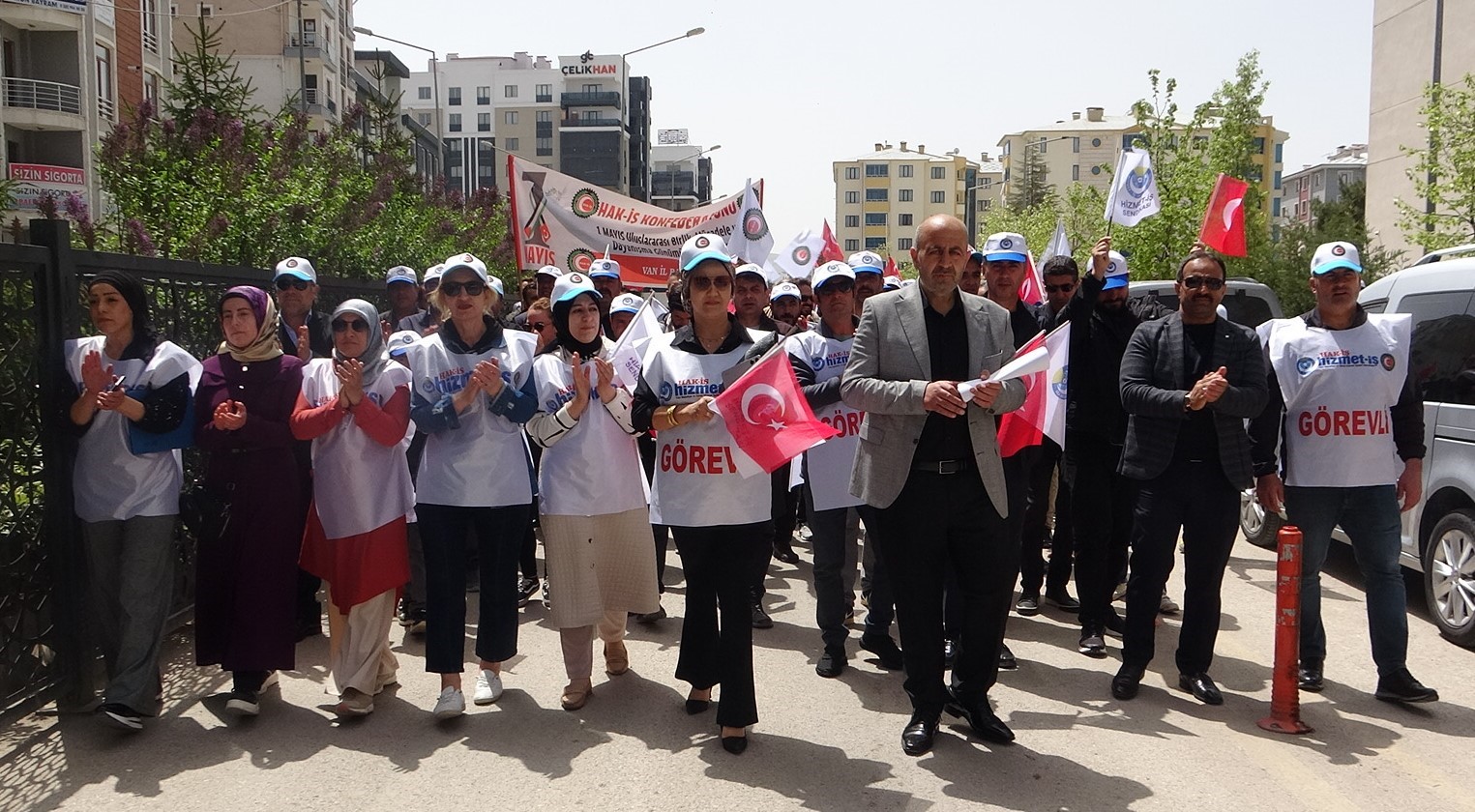 Van’da işten çıkarılan işçilerin buruk ‘1 Mayıs’ kutlaması