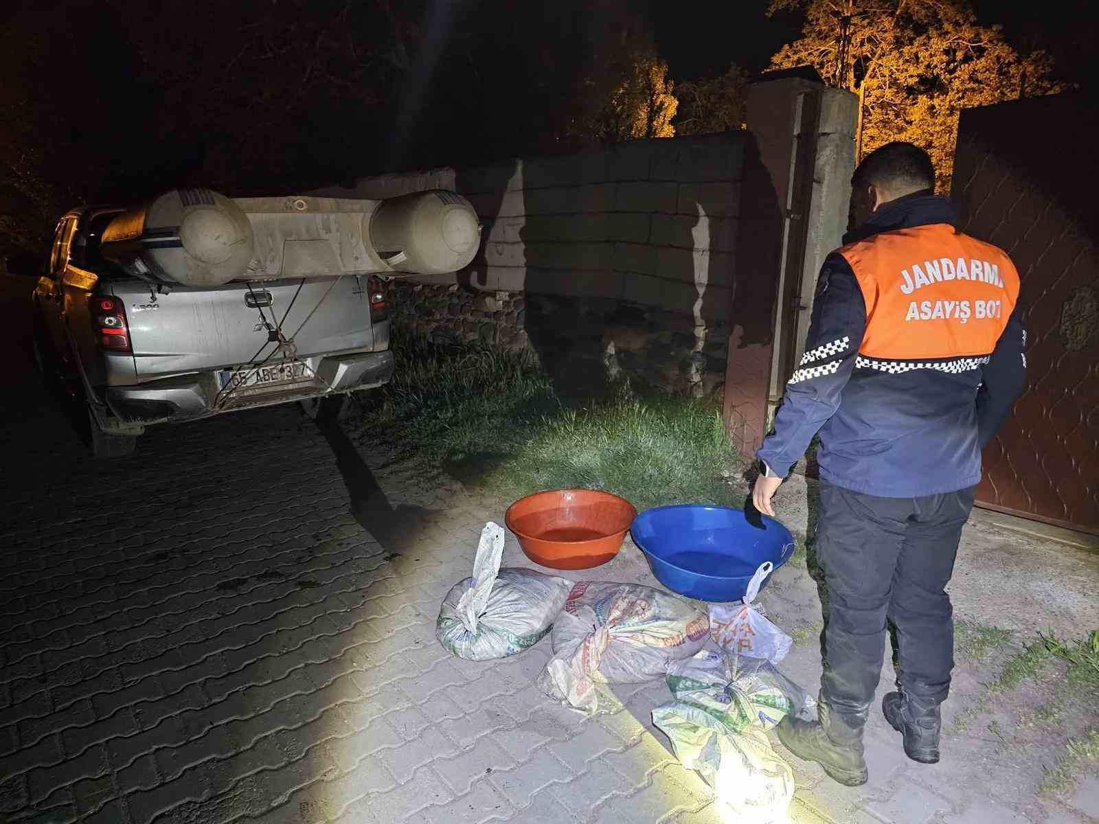 Van’da kaçak avlanmış 15 ton inci kefali ele geçirildi