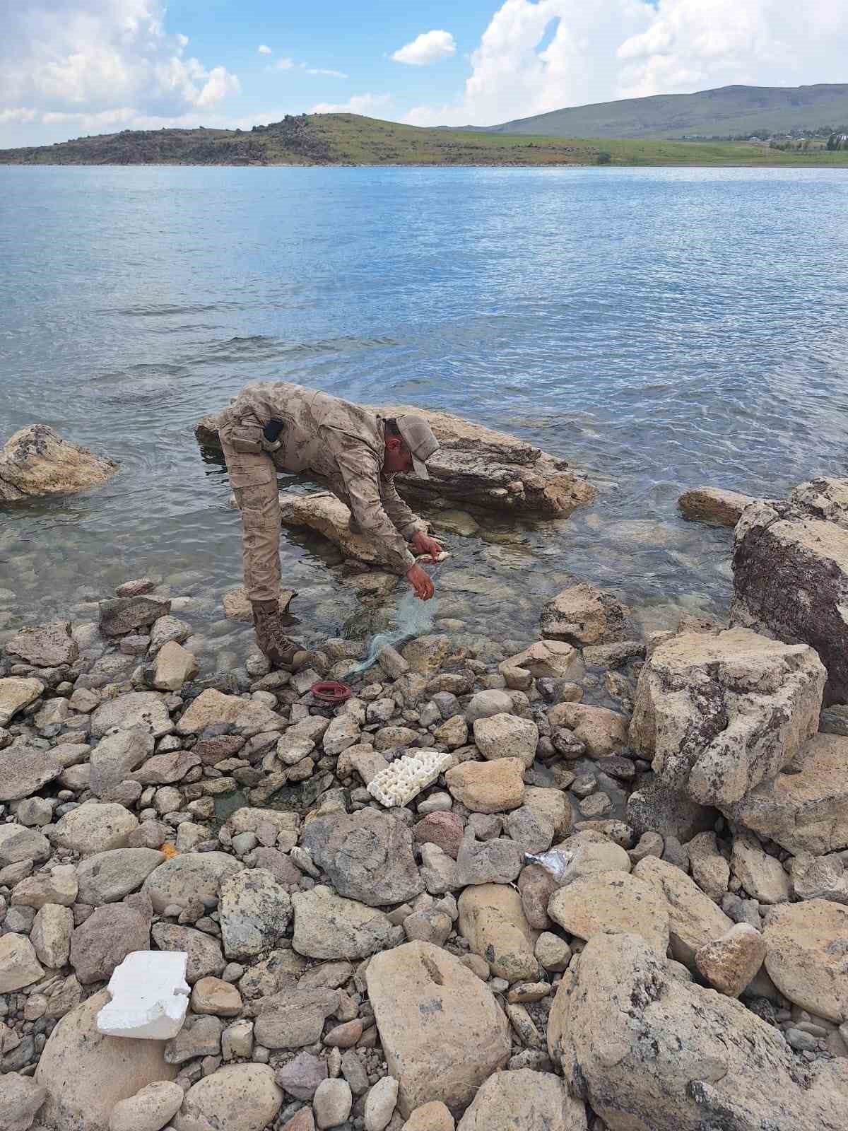 Van’da kaçak avlanmış 15 ton inci kefali ele geçirildi