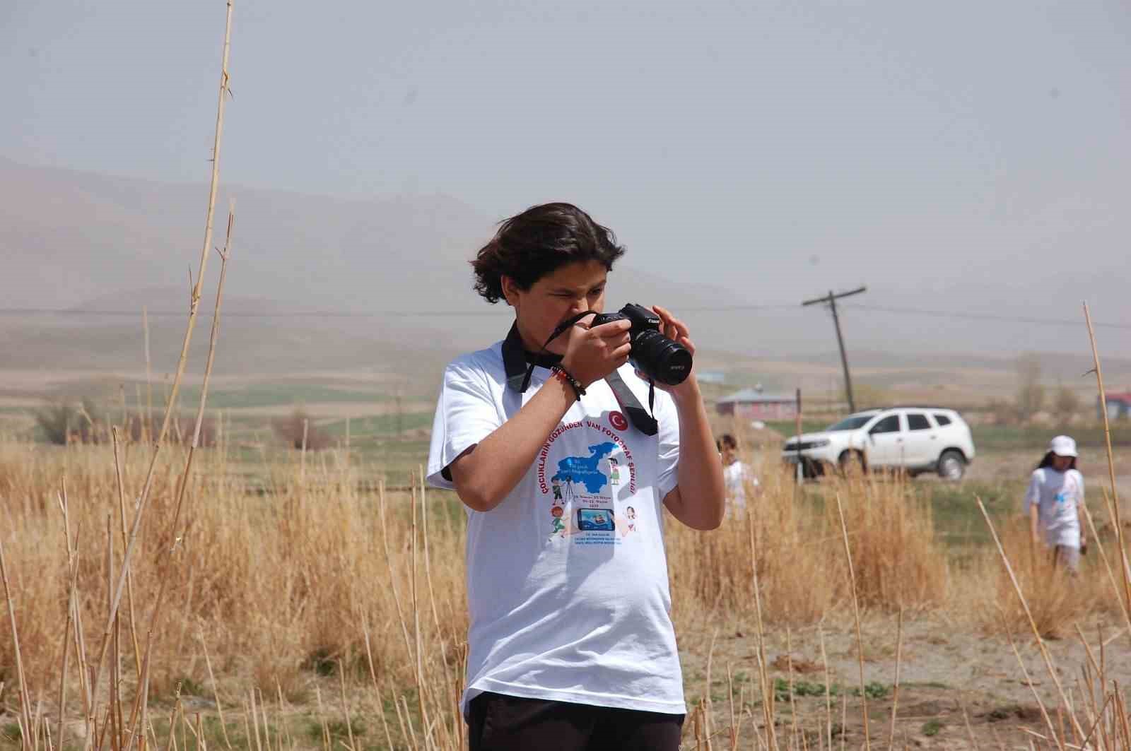 Çocuklar Van’ı fotoğraflıyor