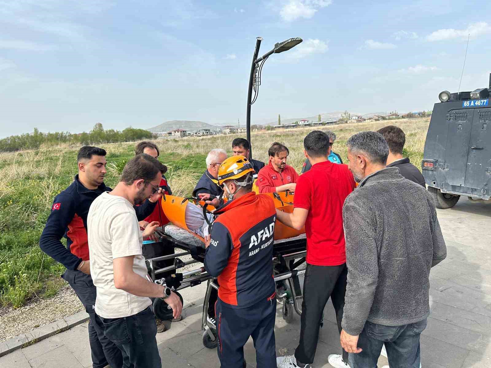 Van Kalesi’nden düşen yaşlı kadın kurtarıldı
