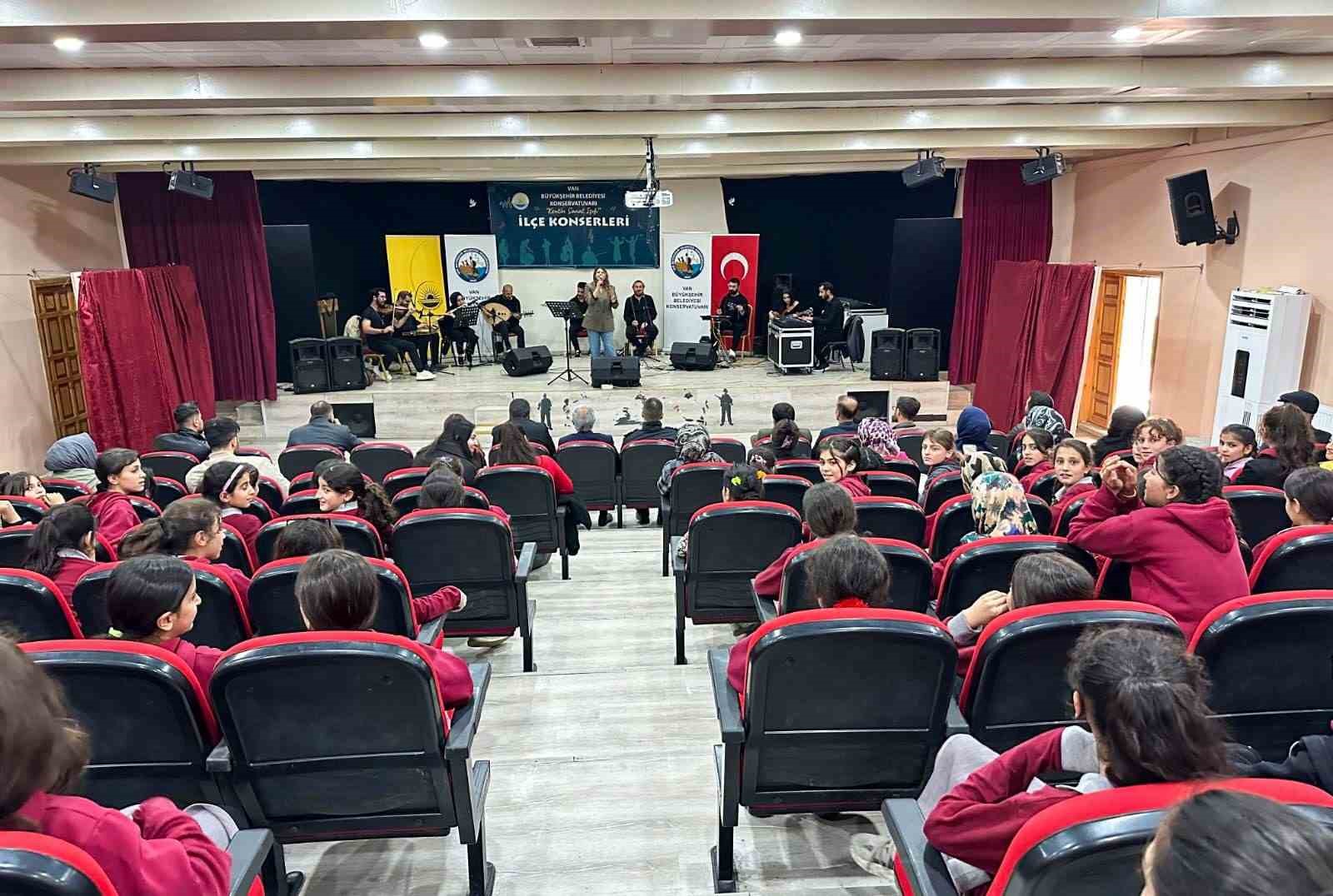 Büyükşehir konservatuvarı ilçe konserlerine Bahçesaray’da start verdi