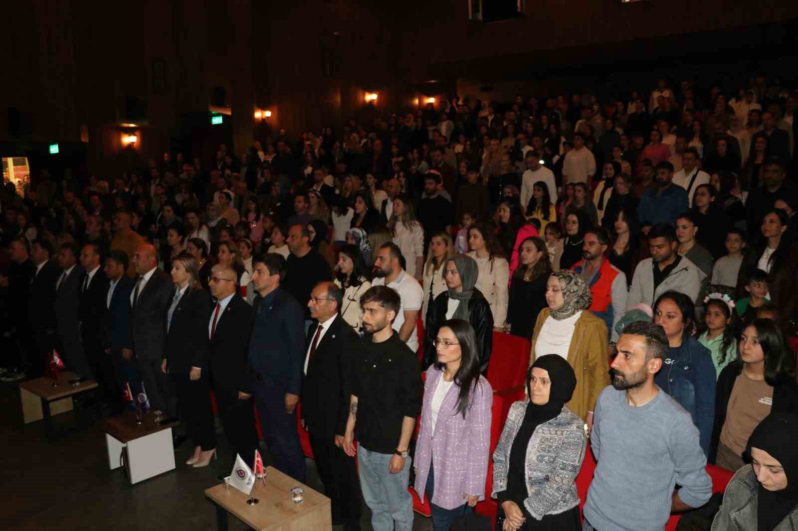 Minik öğrenciler performansları ile mest etti