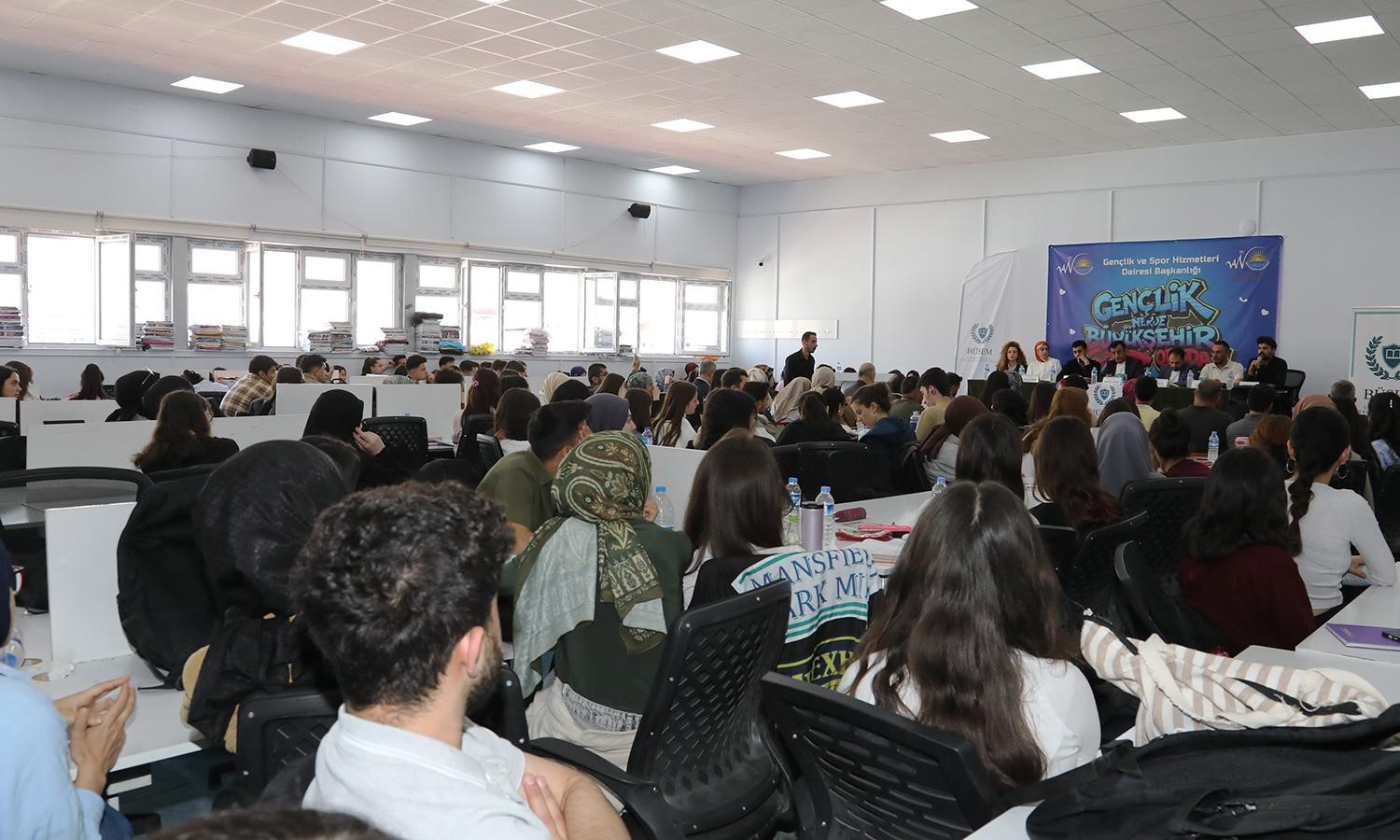 Van Büyükşehir Belediyesinden öğrencilere ‘meslek tanıtım’ semineri
