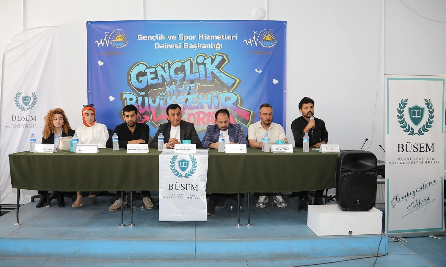 Van Büyükşehir Belediyesinden öğrencilere ‘meslek tanıtım’ semineri