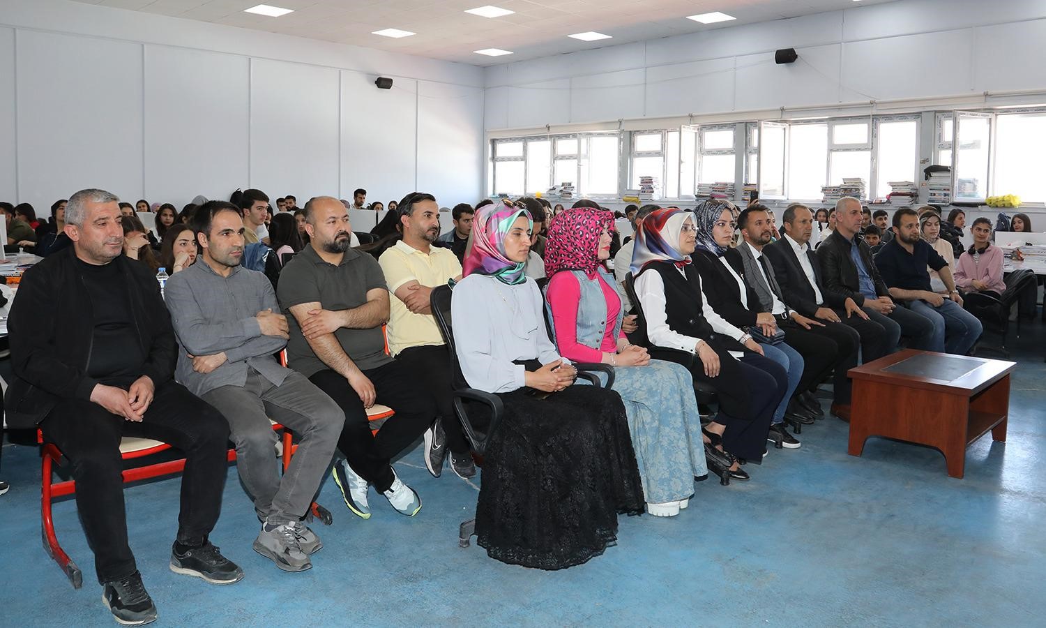 Van Büyükşehir Belediyesinden öğrencilere ‘meslek tanıtım’ semineri