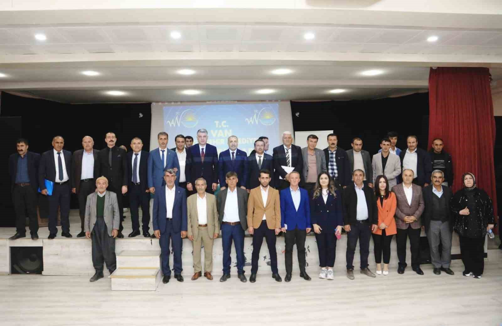 Van Büyükşehir Belediyesi, Çatak ve Bahçesaray’da mahalle muhtarları ile buluştu