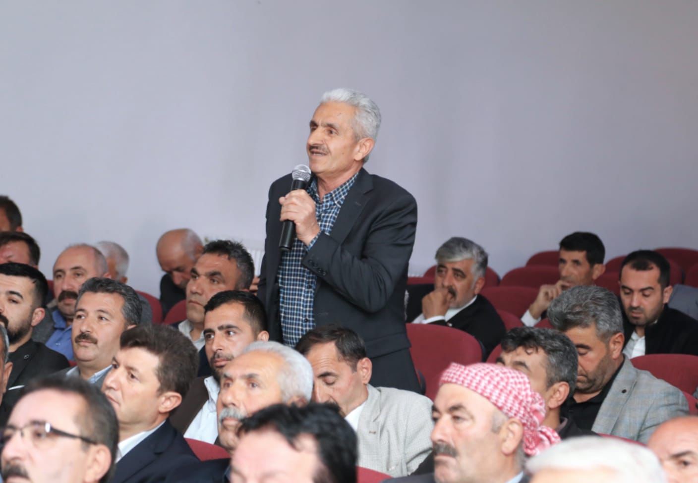 Van Büyükşehir Belediyesi, Çatak ve Bahçesaray’da mahalle muhtarları ile buluştu