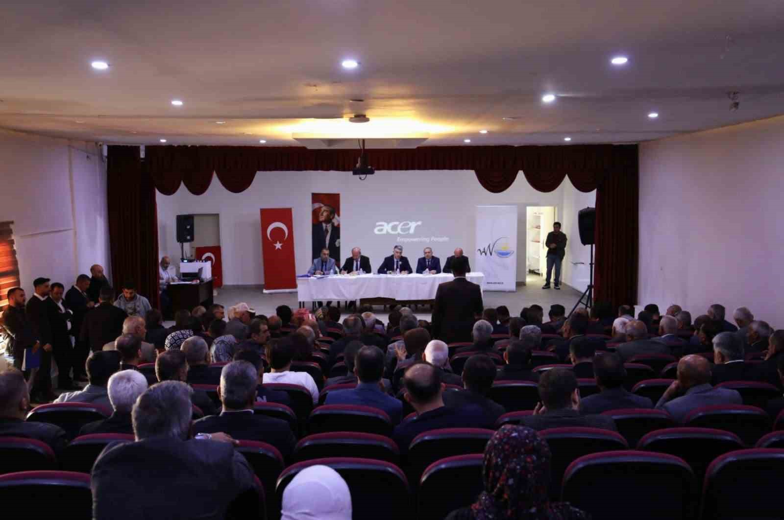 Van Büyükşehir Belediyesi, Çatak ve Bahçesaray’da mahalle muhtarları ile buluştu