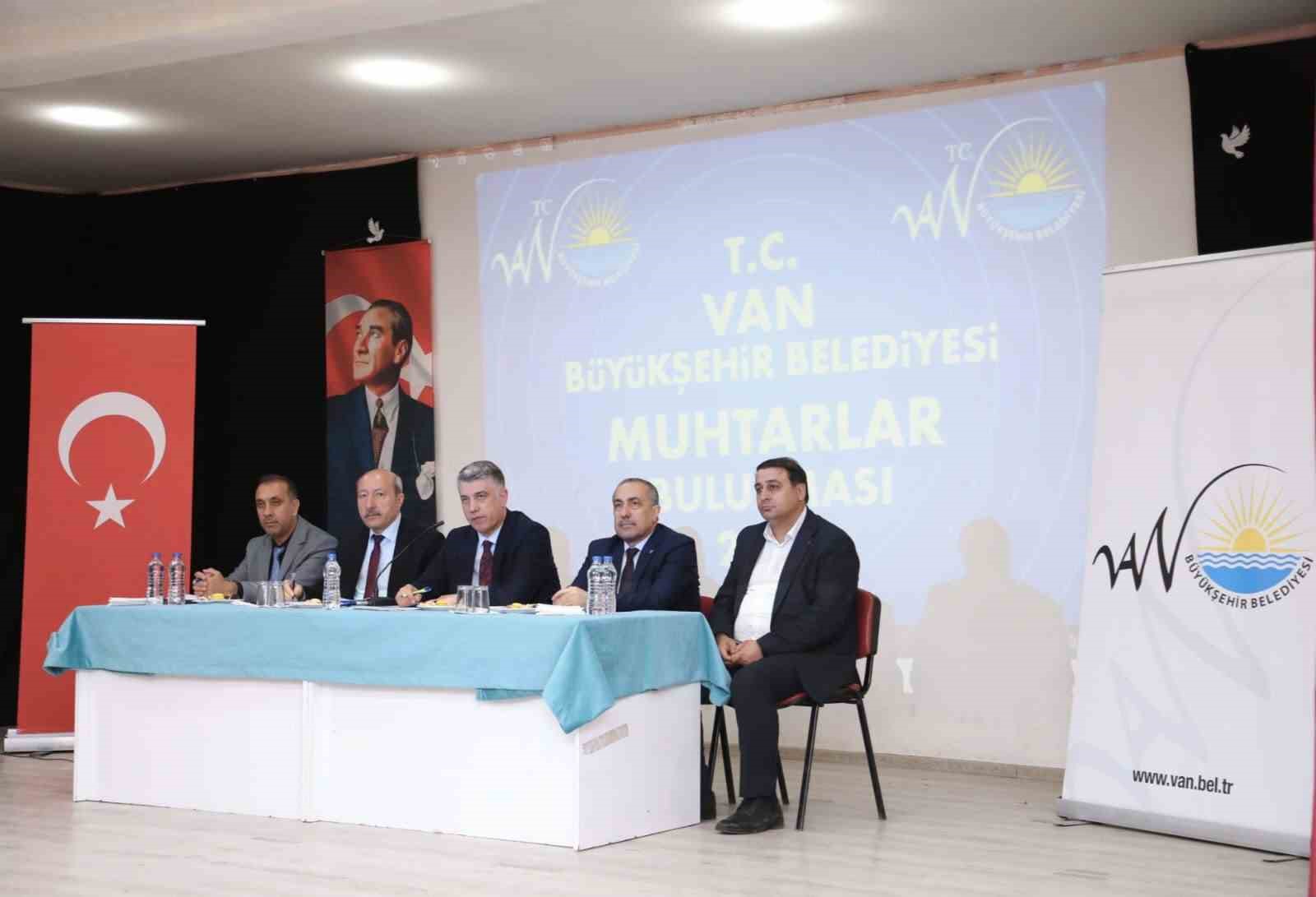 Van Büyükşehir Belediyesi, Çatak ve Bahçesaray’da mahalle muhtarları ile buluştu