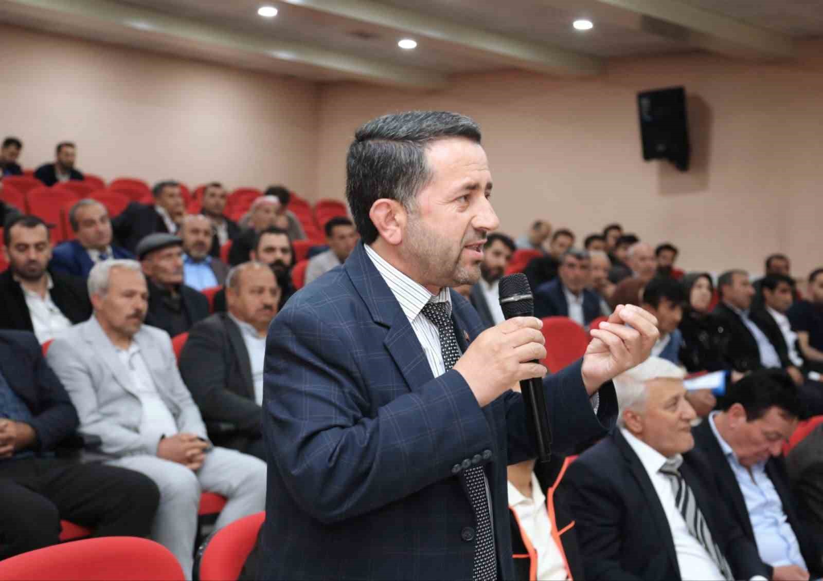 Van Büyükşehir Belediyesi, Çatak ve Bahçesaray’da mahalle muhtarları ile buluştu