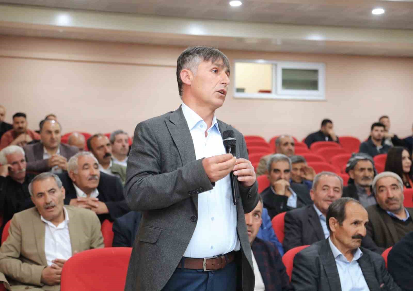 Van Büyükşehir Belediyesi, Çatak ve Bahçesaray’da mahalle muhtarları ile buluştu