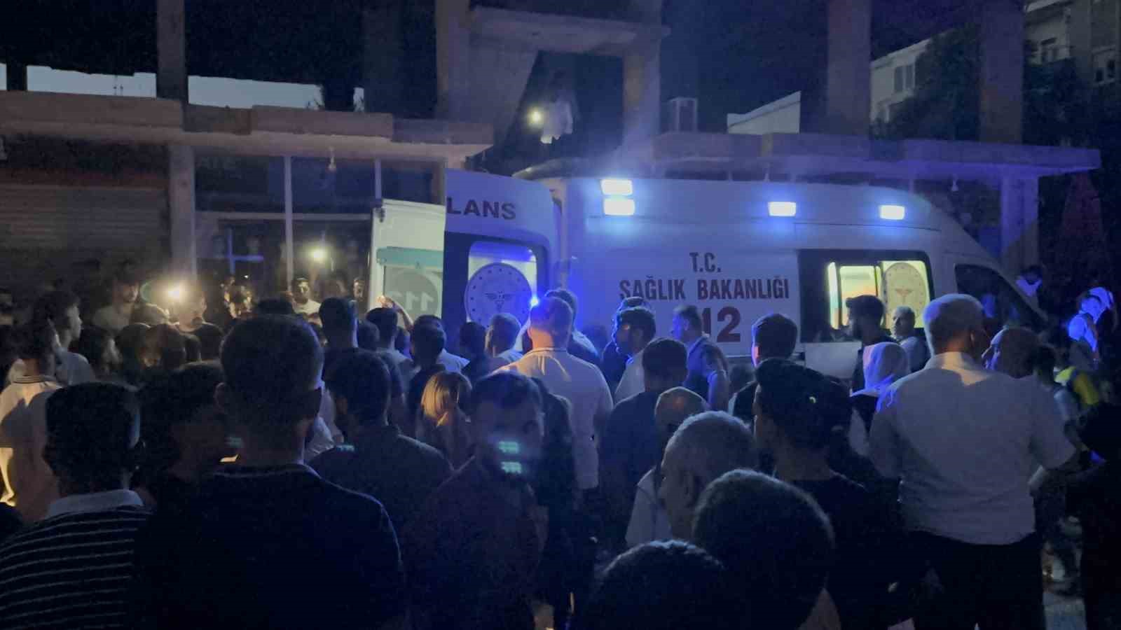 Elindeki demir yüksek gerilim hattına temas edince akıma kapılarak hayatını kaybetti
