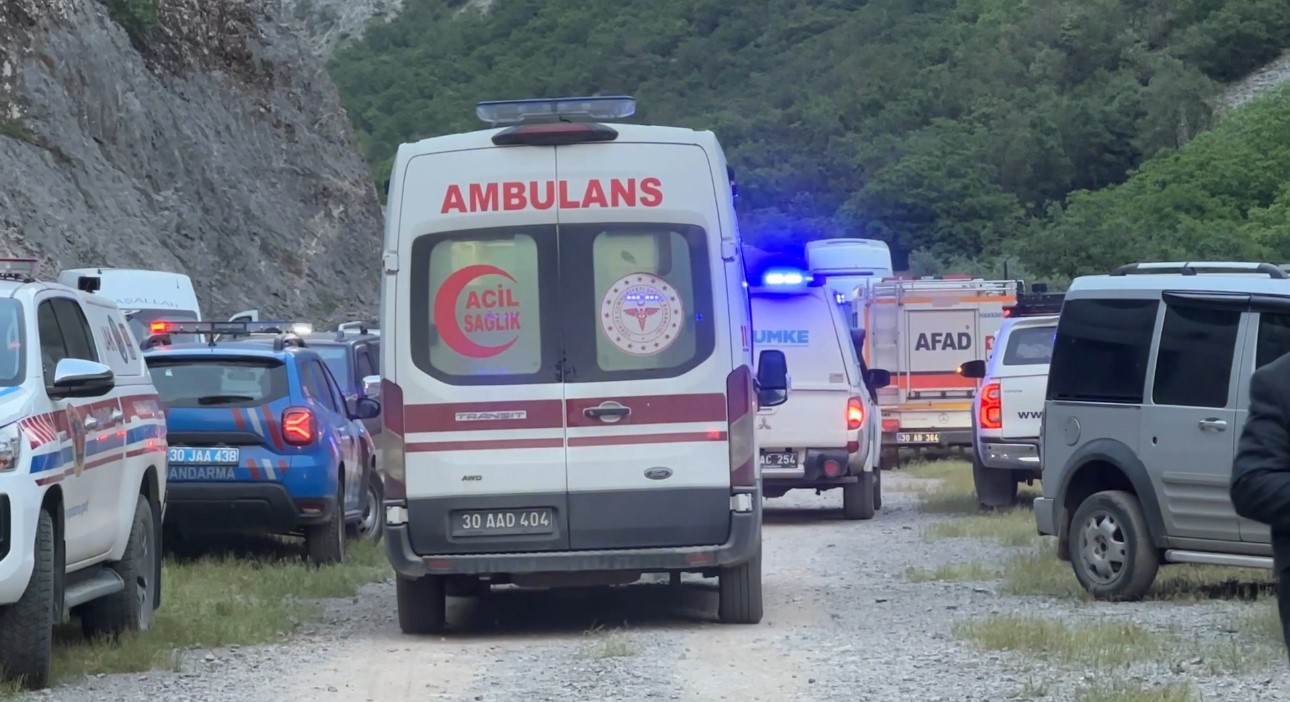 Yüksekova’da derede kaybolan genci arama çalışmalarına ara verildi