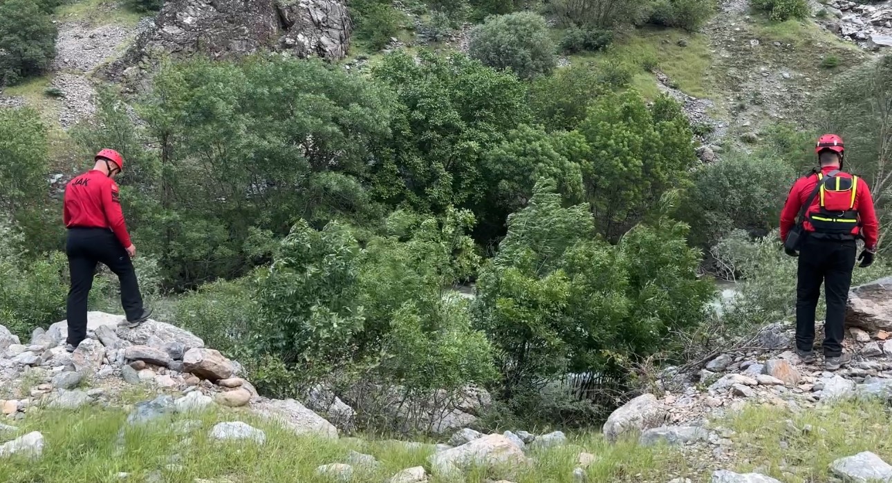 Yüksekova’da derede kaybolan genci arama çalışmalarına ara verildi