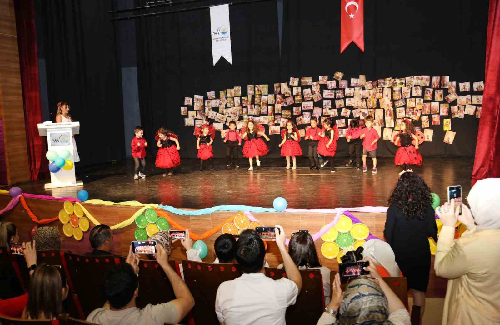 Van Büyükşehir Belediyesinin kreş öğrencilerinden yılsonu etkinliği